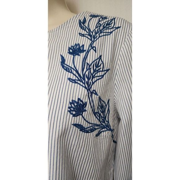 Dizzy Lizzy Bell Sleeve Embroidery Floral Blue Striped Top Size XS - Picture 8 of 11
